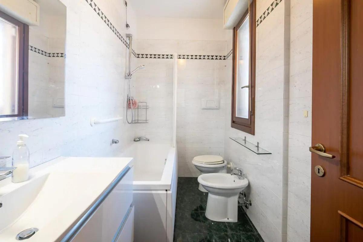 פראטו Suite Con 2 Balconi - 6 Guest מראה חיצוני תמונה